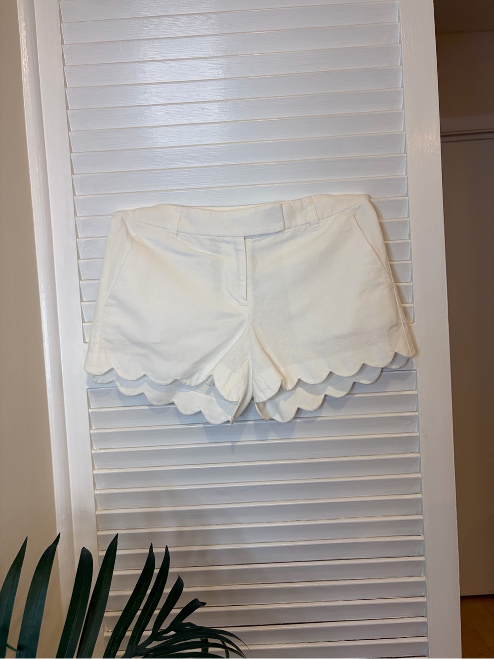 J.Crew White Linen and Cotton Scalloped Hem Shorts Size 4 Preppy